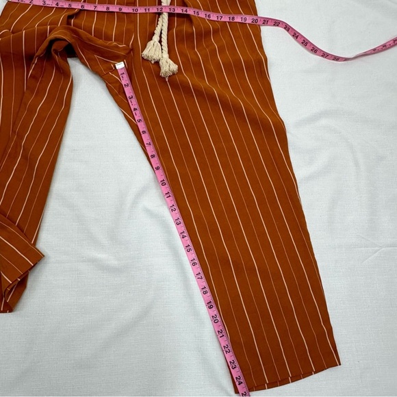 ASTR The Label size Medium Neo Rust High Waist Pleated Pinstripe Crop Pants - Picture 6 of 13